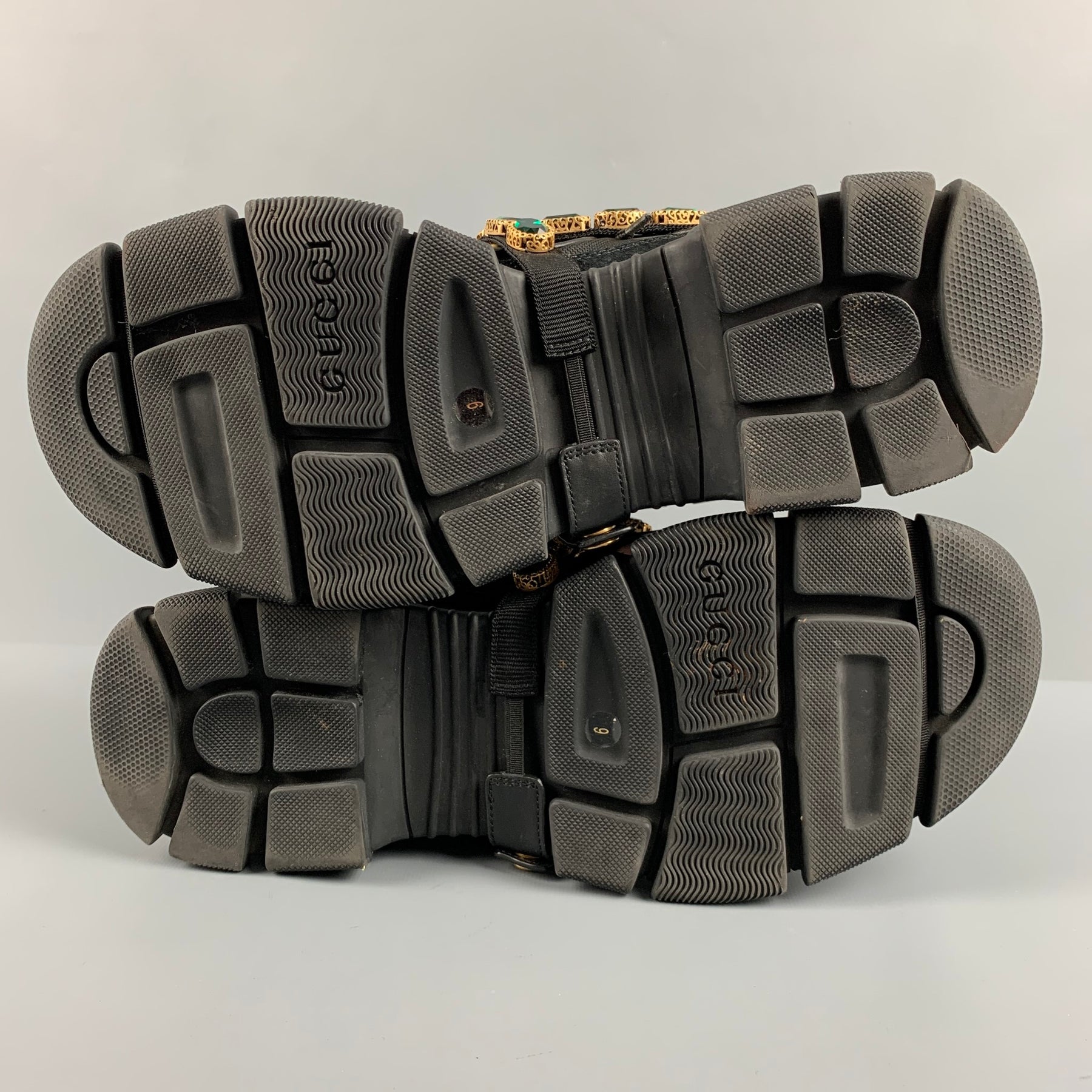 【Luna】GUCCI レース ブラックソックス フリーサイズ Gucci Black & White Interlocking GG Sneakers – Savonches