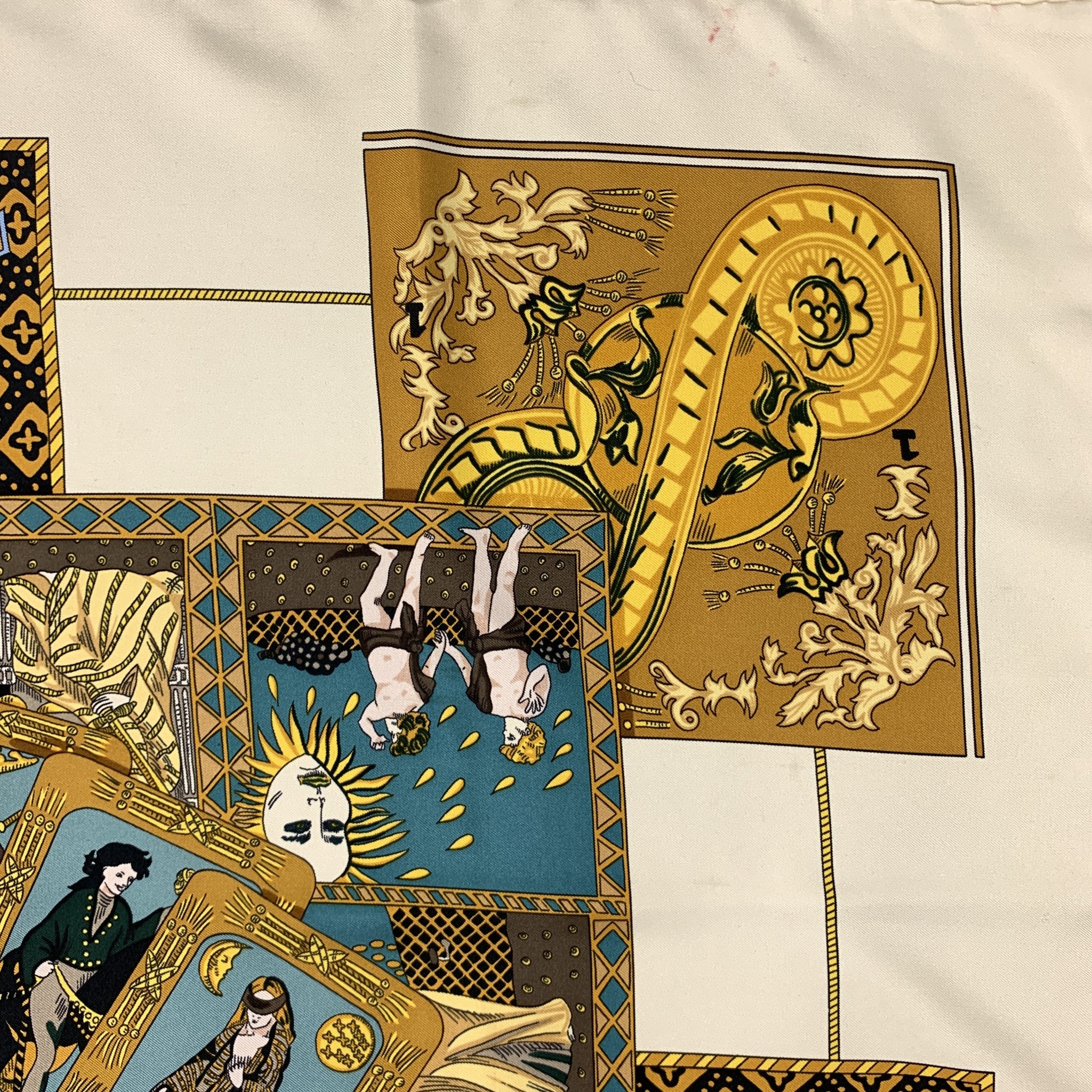 HERMES LE TAROT Beige Silk Scarf – Sui Generis Designer Consignment
