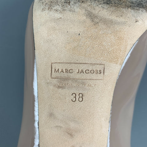 MARC JACOBS Zapatos de tacón con tira trasera en charol color topo talla 8