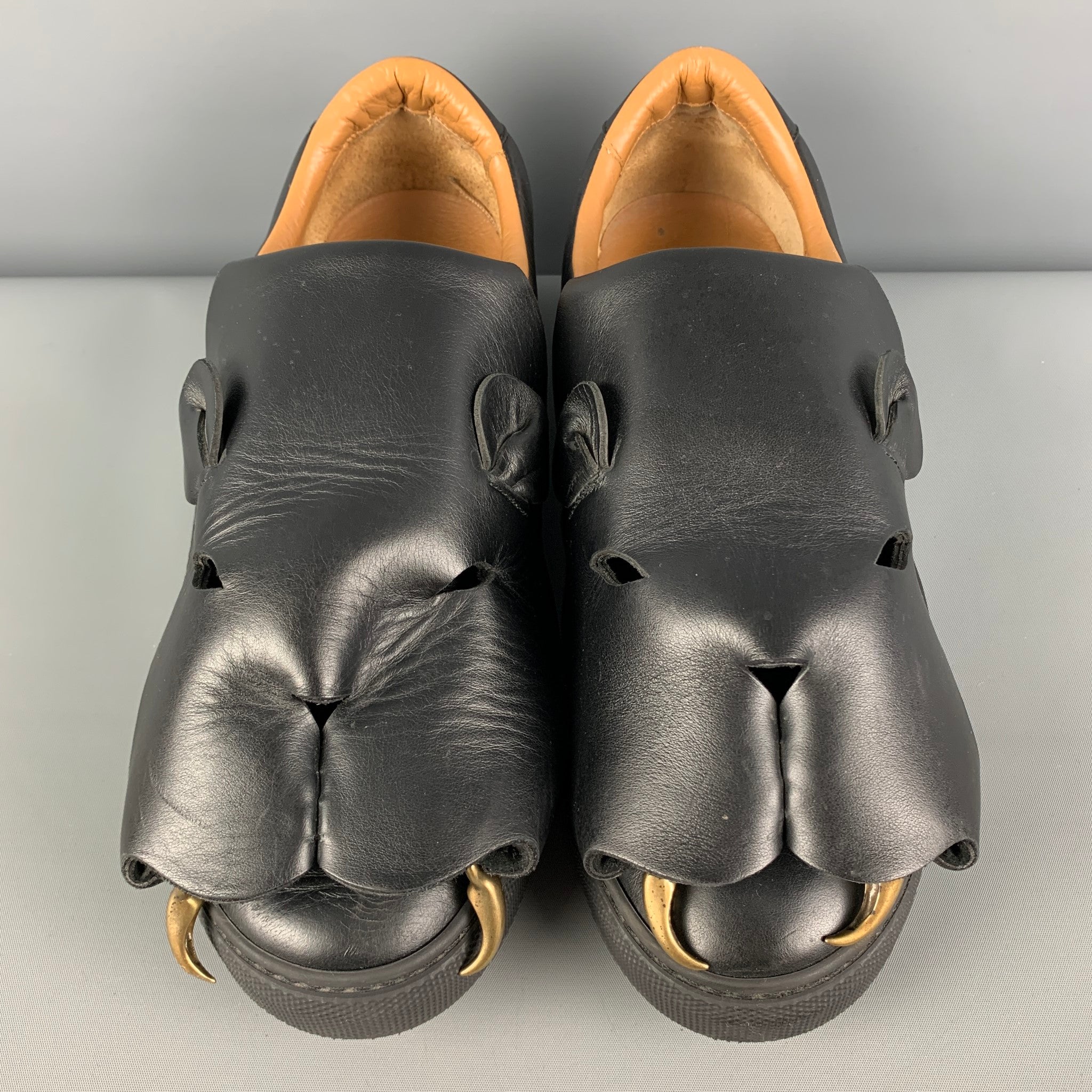 Vivienne Westwood カットアウトデザインシューズ VIVIENNE WESTWOOD Size 10 Black Cut Outs Leather Slip On Sneakers