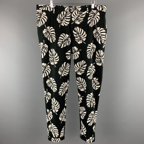 DOLCE &amp; GABBANA Taille 36 x 31 Pantalon décontracté en coton à feuilles noires et blanches