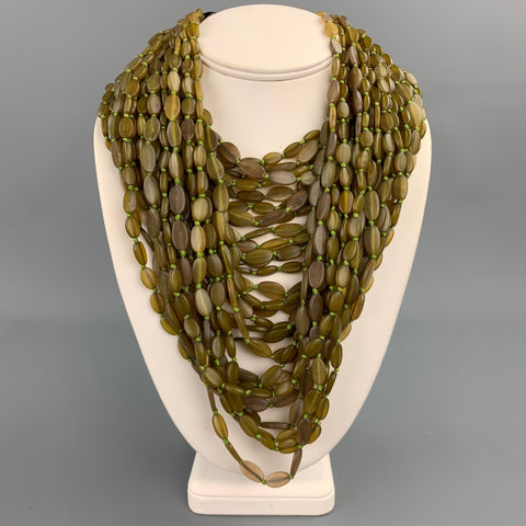 VINTAGE Green Acetate Layered Wooden Clasp Necklace