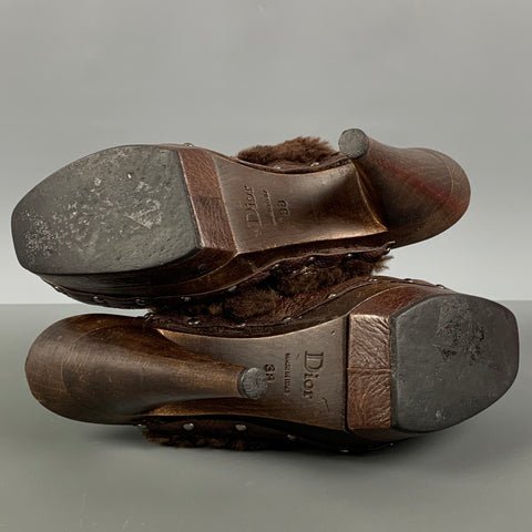 CHRISTIAN DIOR Talla 8 Zapatos de tacón tipo zueco de piel de oveja tipo gofre de cuero marrón