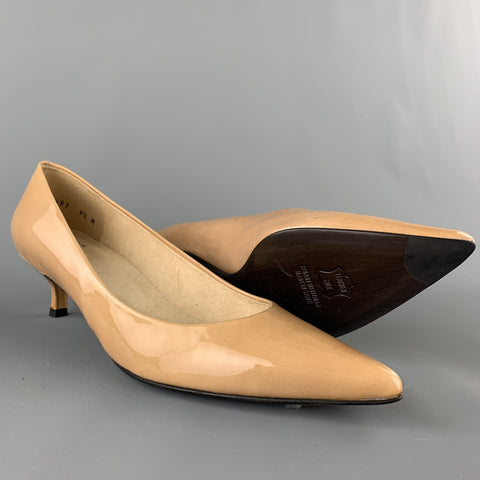 STUART WEITZMAN Talla 9.5 Zapatos de tacón de gatito de charol beige