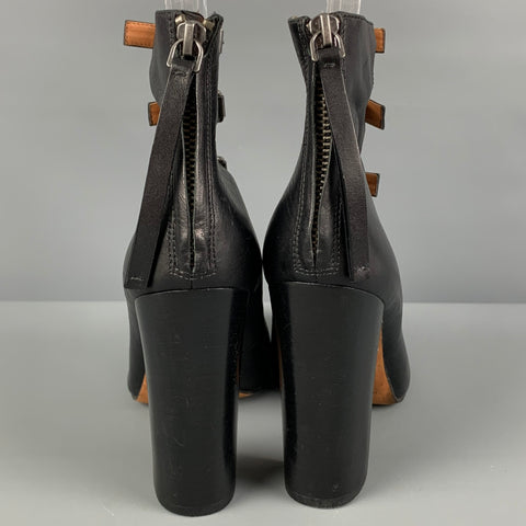 MARC by MARC JACOBS Talla 7 Botas de punta redonda de cuero negro