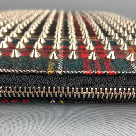 CHRISTIAN LOUBOUTIN Coque iPad en toile à carreaux noirs et rouges Spike