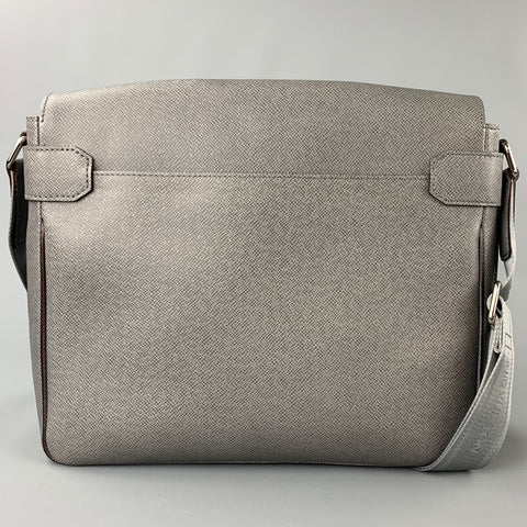 LOUIS VUITTON Grey Leather Taiga Roma MM Messenger Bag