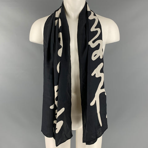 YVES SAINT LAURENT Bufanda con logotipo blanco y negro