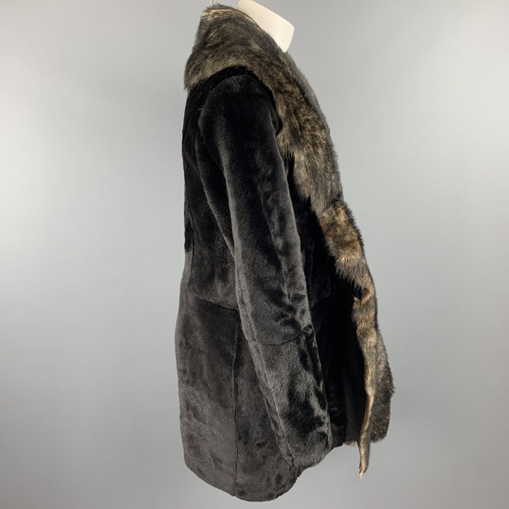 EMPORIO ARMANI Taille 40 Manteau à crochet et œillet en peau de mouton marron avec fermeture à crochet et œillet