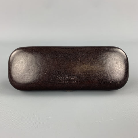 SAGEBROWN Étui à lunettes en cuir marron foncé avec logo en relief