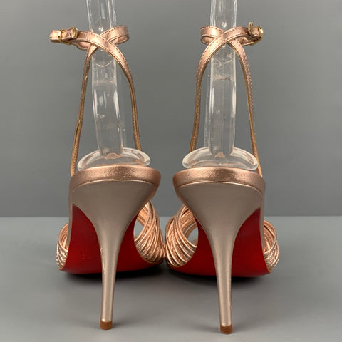 CHRISTIAN LOUBOUTIN Talla 7 Sandalias con tira al tobillo metálica de cuero rosa