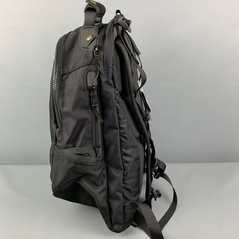 Mochila balística de nailon de 20 L con ribete de ante y materiales mixtos en negro VISVIM