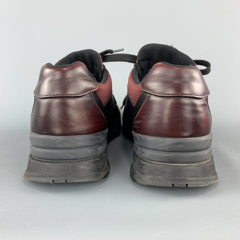 PRADA Talla 8.5 Zapatillas de deporte con cordones gruesos de cuero y malla en negro y burdeos
