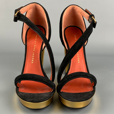 MARC by MARC JACOBS Talla 8 Zapatos de tacón de ante de cuero negro y dorado