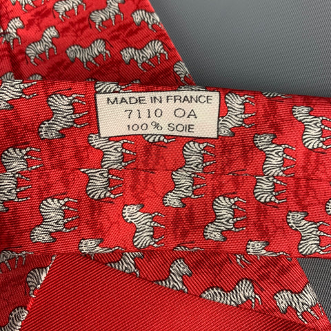 HERMES 7110 OA Corbata de seda cebra blanca roja