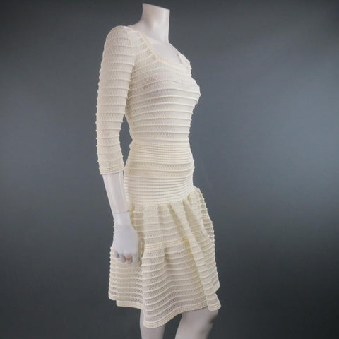 ALAIA Conjunto de falda con volantes y cuello redondo de punto de malla color crema talla M