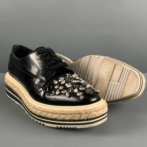 PRADA Talla 7.5 Cordones de plataforma con apliques de cuero negro