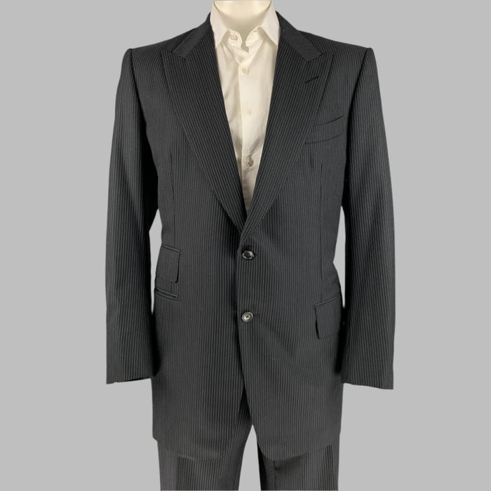 TOM FORD Size 48 Long Black Grey Pinstripe Wool Peak Lapel Suit