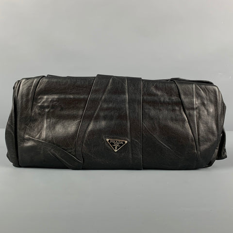 vintage PRADA Sac à main d’embrayage en cuir plissé noir