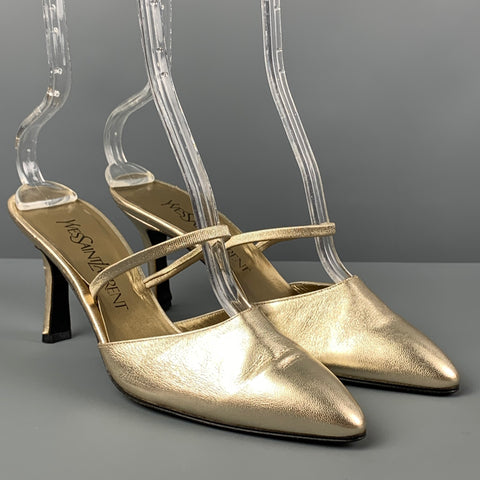 Vintage YVES SAINT LAURENT Tamaño 7.5 Sandalias de cuero dorado con espalda abierta