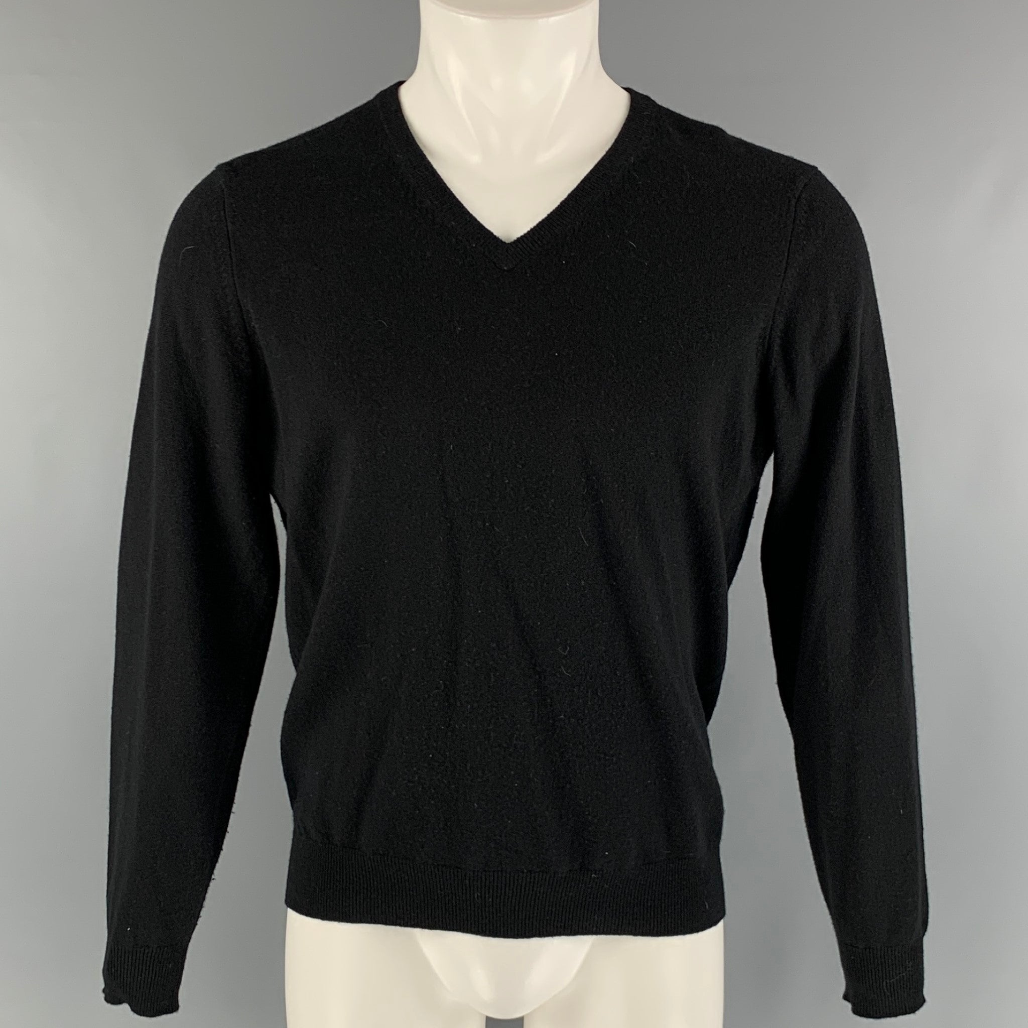 SAKS FIFTH AVENUE Size M Black Cashmere V-Neck Pullover