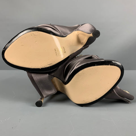 N°21 Mules de salón con pedrería de seda gris talla 9